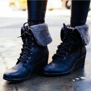 UGG- Zea Nubuck Wedge Blogger Bootie Size 9